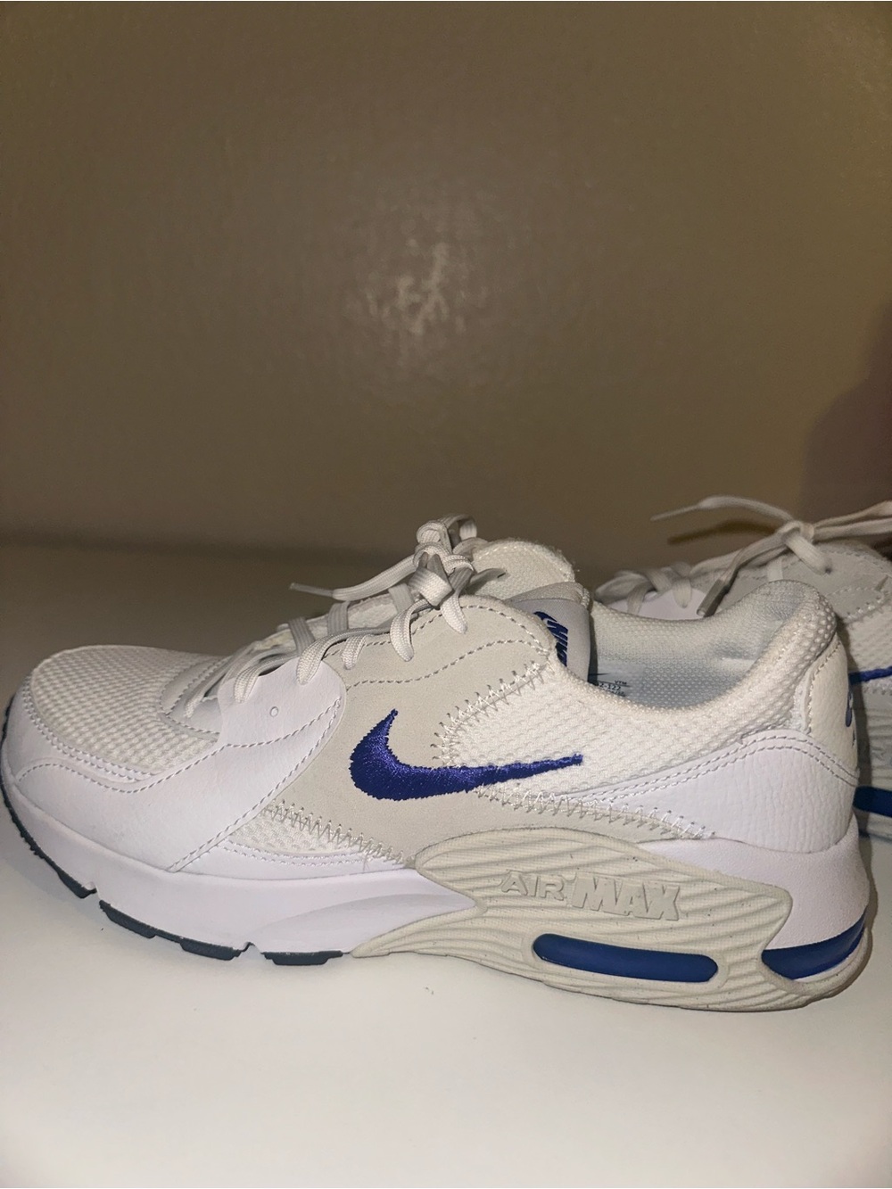 Nike women’s Nike Air Max Excee White and Casual Sneakers size 8 - Picture 3 of 8